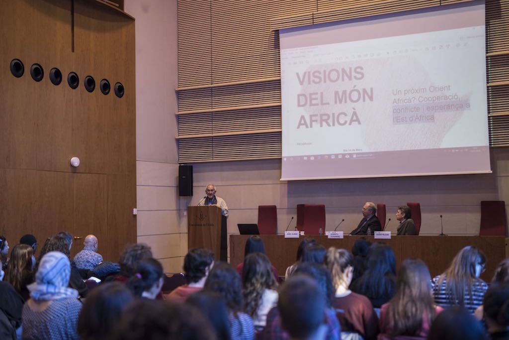 Angel Olaran participa en les jornades Visions del Mon Africa-14