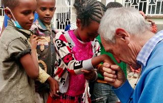 Ayuda huérfanos y personas desamparadas de Wukro