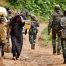 Persones desplaçades portant les poques pertinences que els queden a l'est del Congo - Kenny Katombe / The New Humanitarian